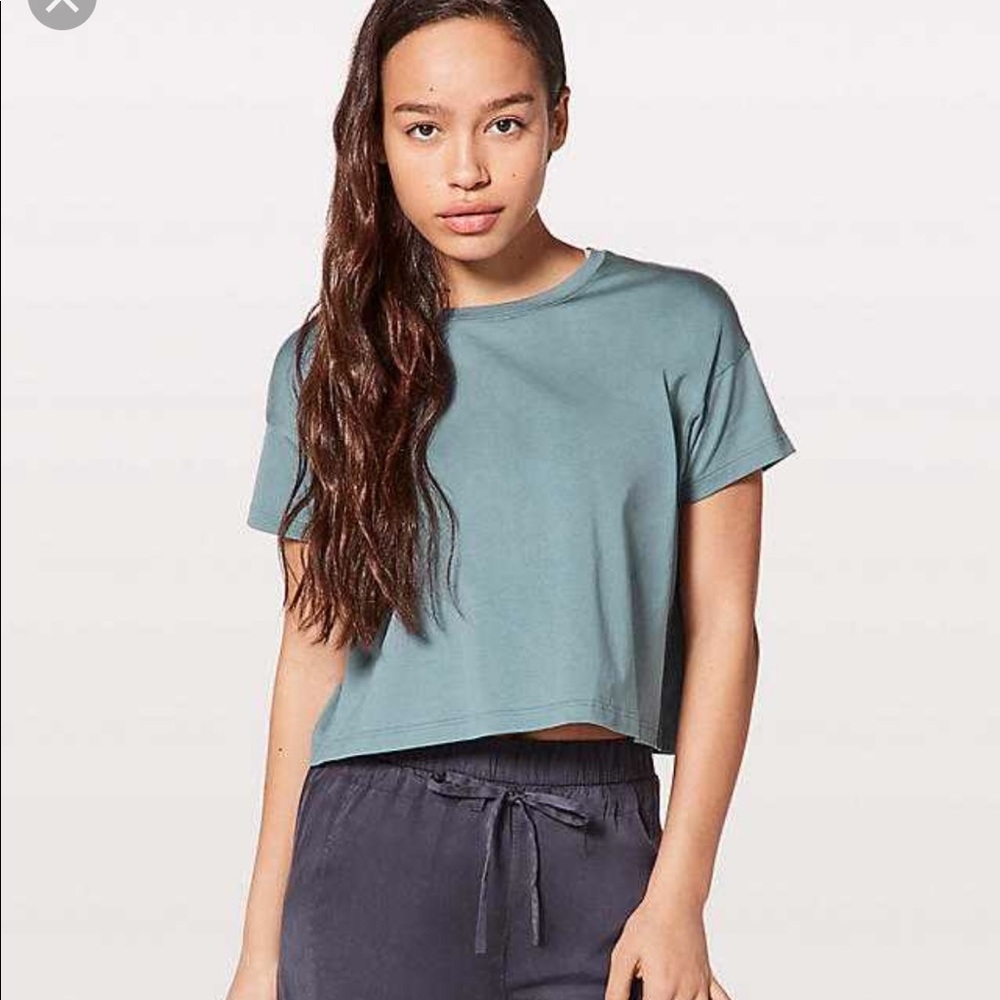 LULULEMON CATES CROP TEE